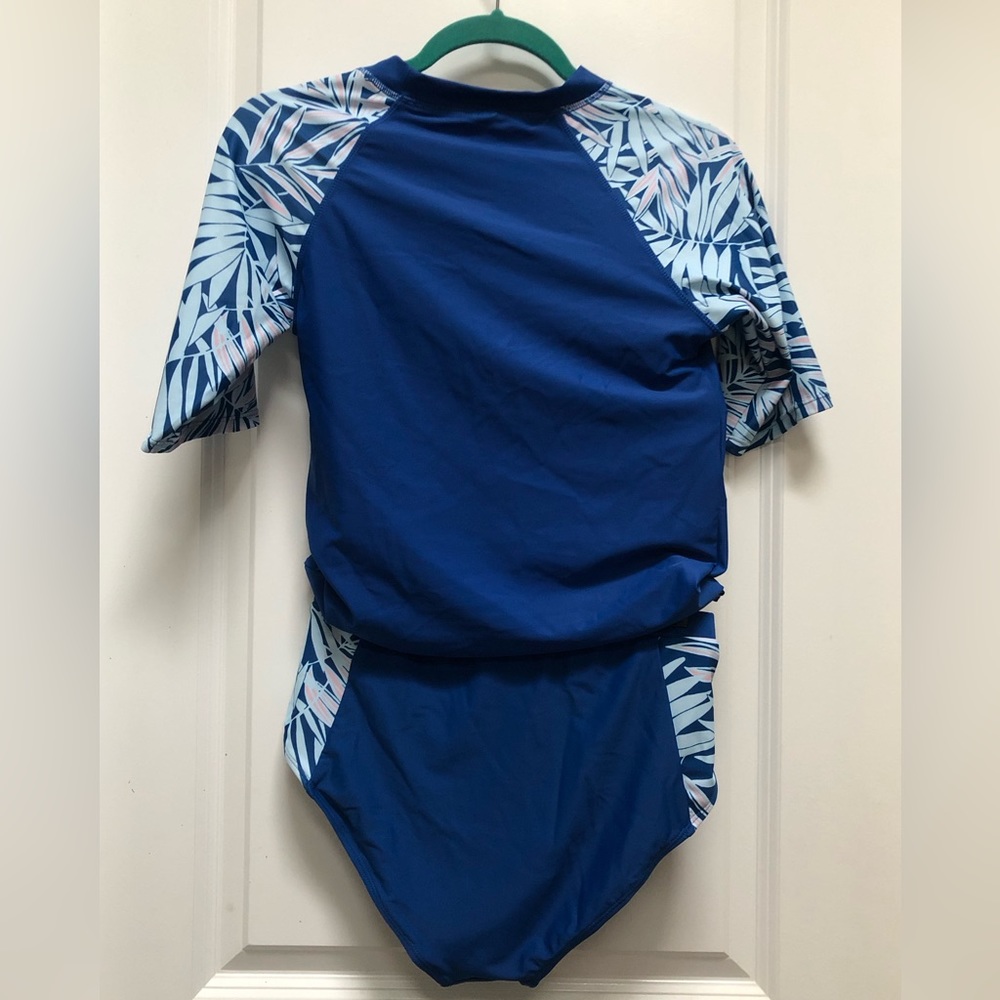 Shekini Rashguard and bottom. Size Large - Picture 2 of 5